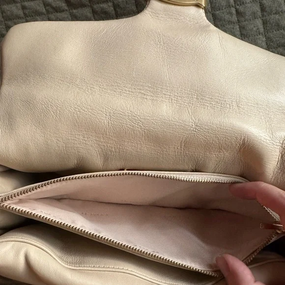 Coach Pillow Tabby 26 - Picture 8 of 11